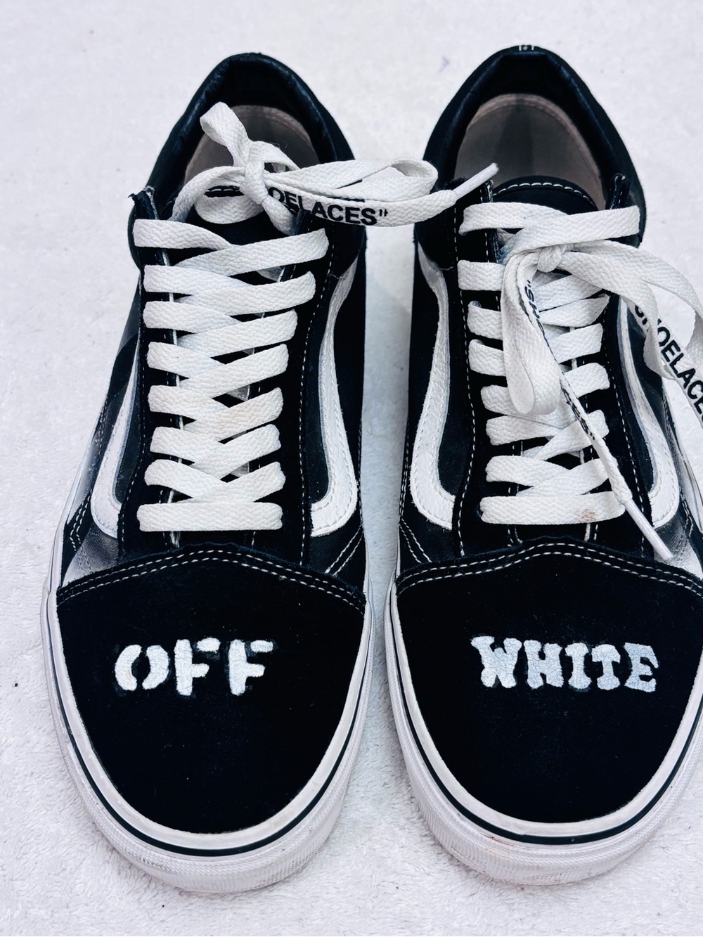 Almost Brand New Vans Sneakers- Size 10.5 men’s / 12 women’s - Box 16
